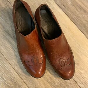 Born Brown Leather Slip-On Western ankle boot. Size 8.5